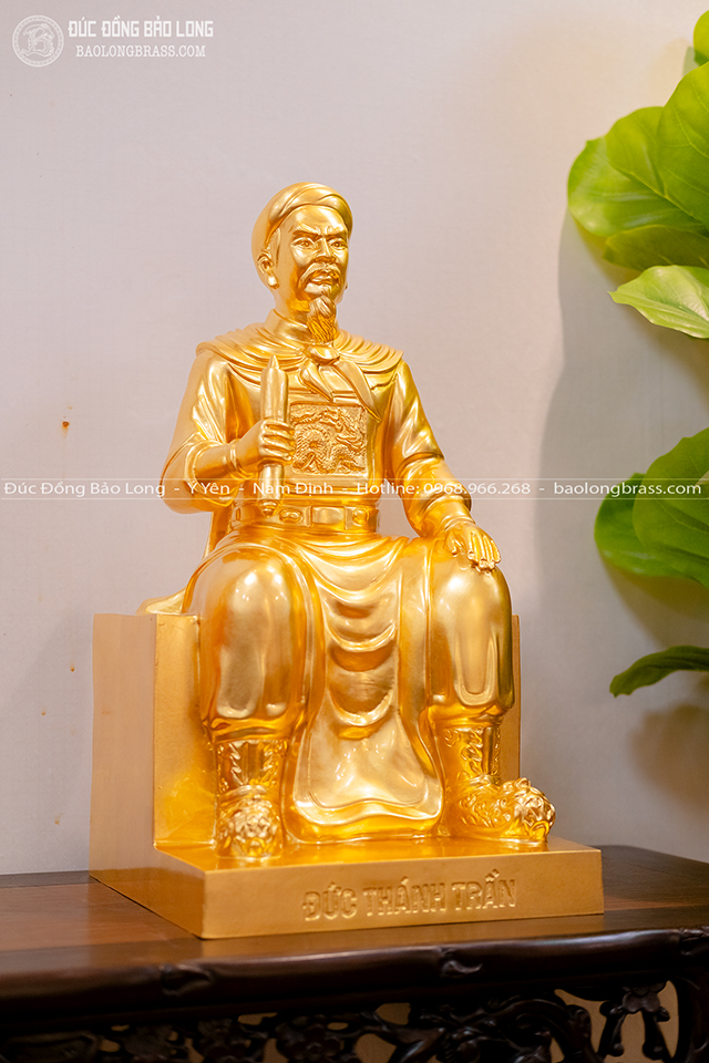 Tượng Đức Thánh Trần Ngồi Bằng Đồng Đỏ Dát Vàng 9999 Cao 50Cm