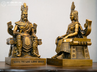 Tượng Lạc Long Quân – Âu Cơ Bằng Đồng Cao 28Cm Màu Trầm Cổ