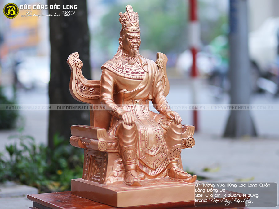 tượng Vua Hùng ngồi ngai